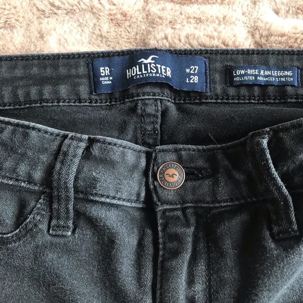 Black pants Hollister + light sweater forever 21